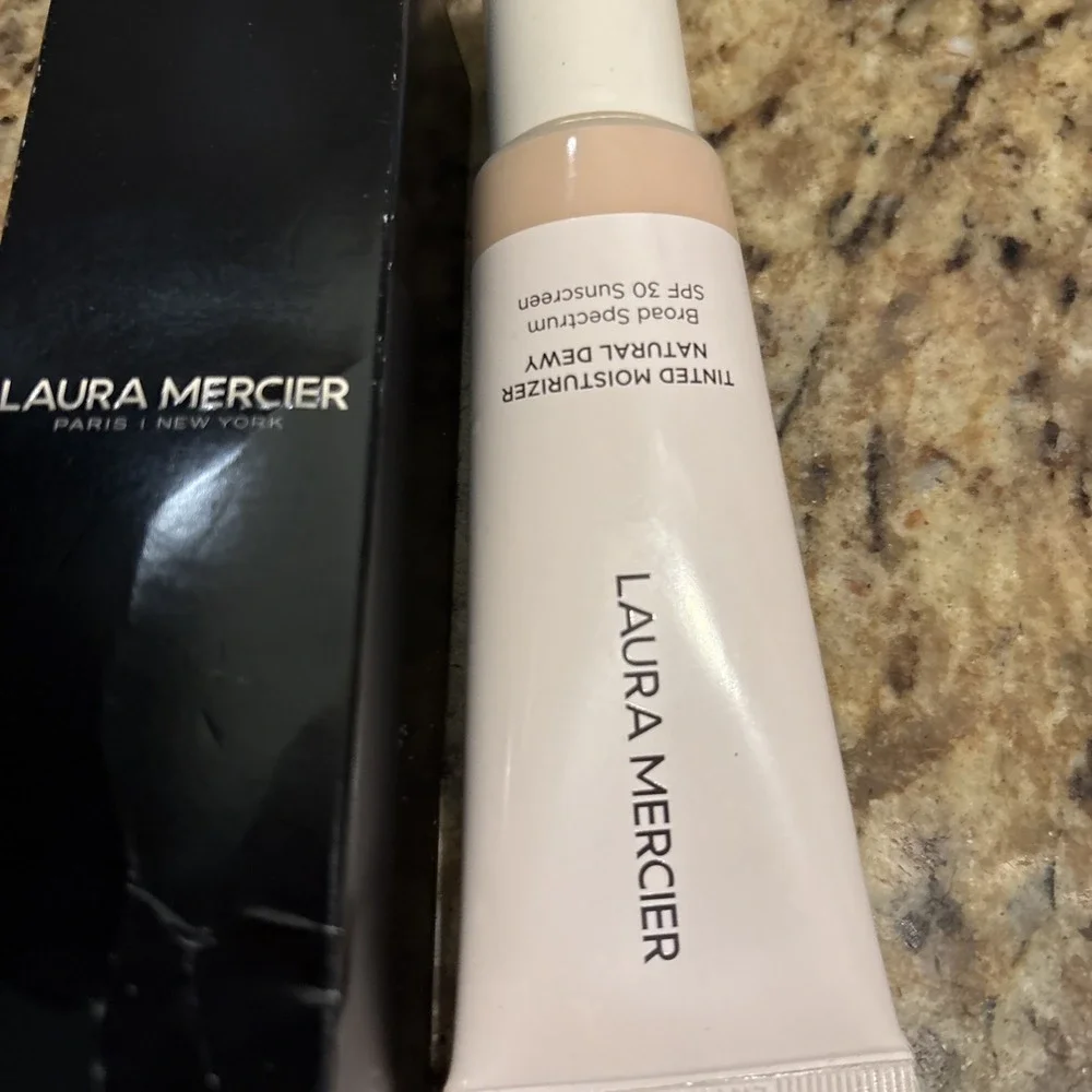 Laura Mercier Long Wear Tinted Moisturizer Natural Dewy 1 C cameo‎